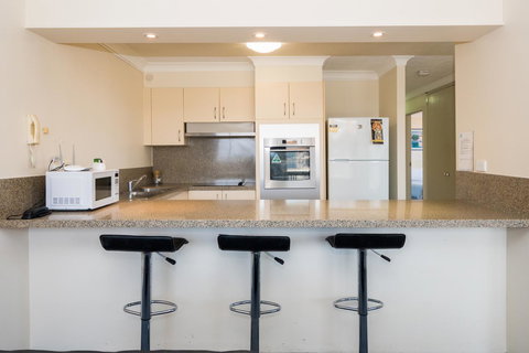 Breakers North Absolute Beachfront Apartments - Official - Tourism Brisbane 14