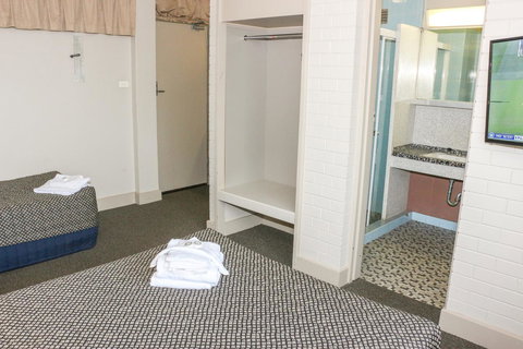 Brighton Hotel - Tourism Brisbane 5