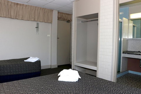 Brighton Hotel - Tourism Brisbane 7