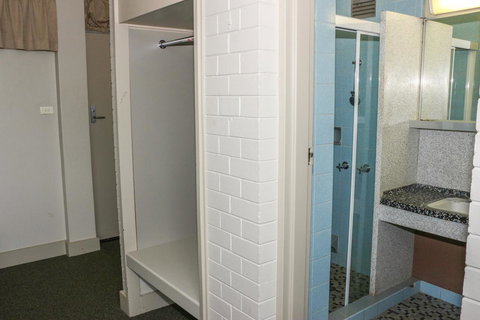 Brighton Hotel - Tourism Brisbane 10