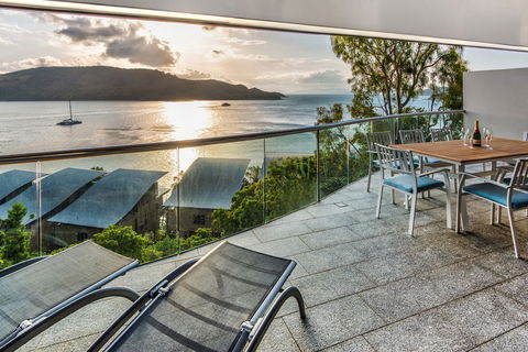 Waves 5 Luxury 3 Bedroom Breathtaking Ocean Views Central Location - Tourism Brisbane 2
