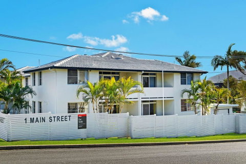 WAVES ON MAIN, 4/1 MAIN STREET - Brisbane Tourism 3