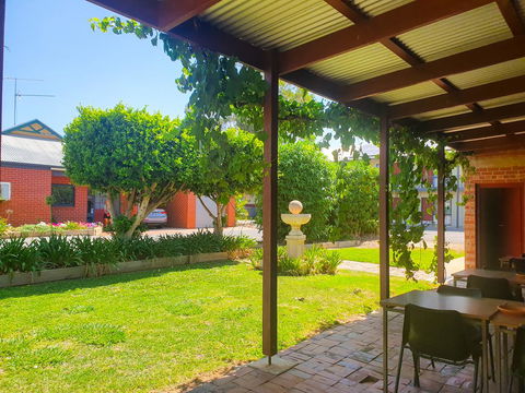 Wentworth Central Motor Inn - Tourism Brisbane 0
