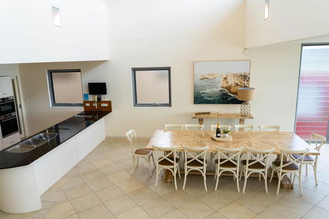 Whale View - Grand Luxurious Beachfront Home - Tourism Brisbane 2