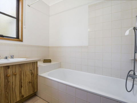 Whalers Cottage - Tourism Brisbane 3