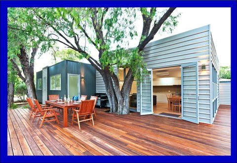 Whatmans Beach House - Tourism Brisbane 0