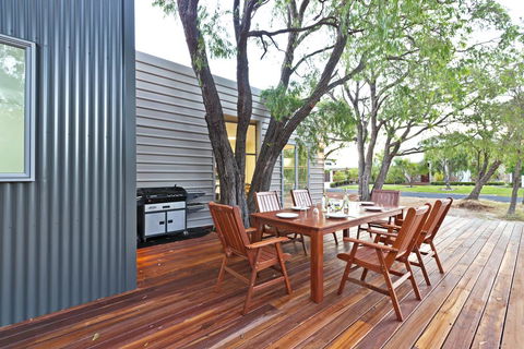 Whatmans Beach House - Tourism Brisbane 1