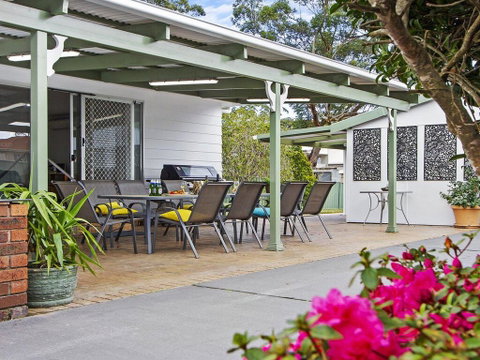 Whispering Waves - Relaxing Beach House - Brisbane Tourism 0
