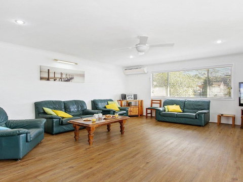 Whispering Waves - Relaxing Beach House - Brisbane Tourism 1