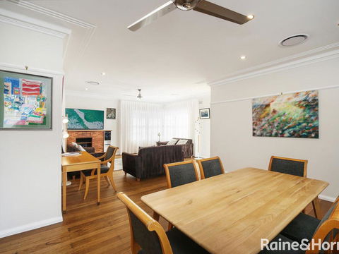White Beach - 42 Ash Street - Tourism Brisbane 1