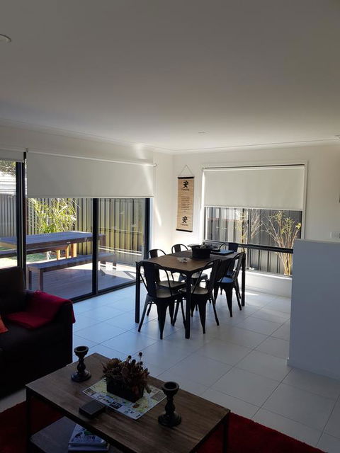 White Caps B - New Styles & Spacious Home - Brisbane Tourism 1