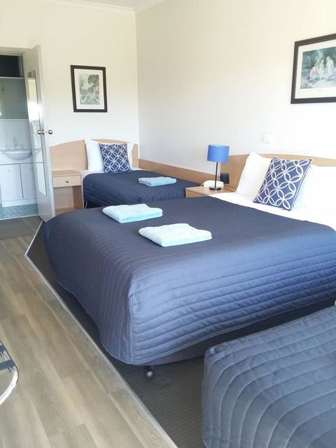White Manor Motel - Tourism Brisbane 2