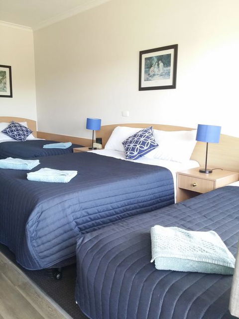 White Manor Motel - Tourism Brisbane 3