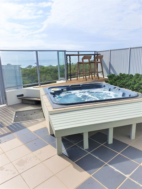 White Shells Luxury Apartments - Tourism Brisbane 3