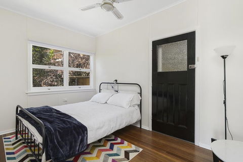Whitecaps, 26 East Street - Brisbane Tourism 2
