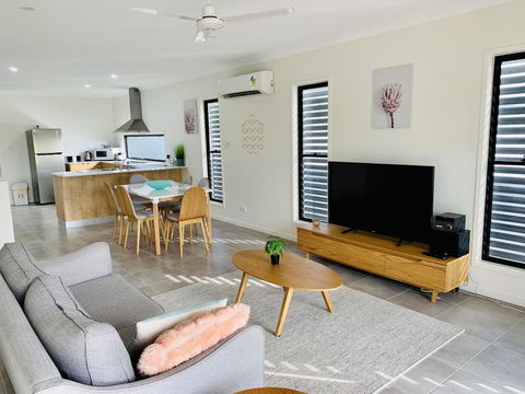 WHITSUNDAY Brand New Townhouse Close To Boardwalk - Tourism Brisbane 0