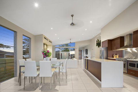 Whitsunday Views - Airlie Beach - Tourism Brisbane 3