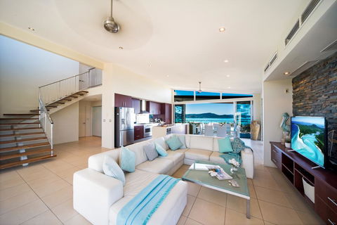 Whitsunday Views - Airlie Beach - Tourism Brisbane 2