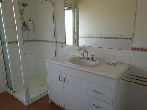 Whole Storey 2 Bedrooms+Kitchen+Living Room In Glen Waverley - Tourism Brisbane 1