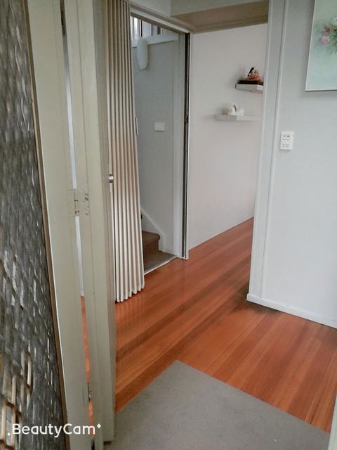 Whole Storey 2 Bedrooms+Kitchen+Living Room In Glen Waverley - Tourism Brisbane 3