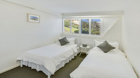 Wickham Point Unit 2, 44 Victoria Tce, Kings Beach - Tourism Brisbane 1