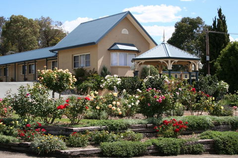 Willows Motel - Tourism Brisbane 0