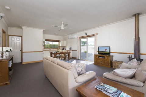 Windsors Edge Cottage Pokolbin - Brisbane Tourism 3