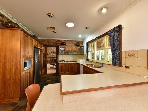 Wine Country Homestead 4-6br House - Tourism Brisbane 3