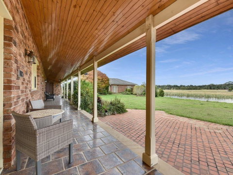 Wine Country Homestead Estate - Brisbane Tourism 2