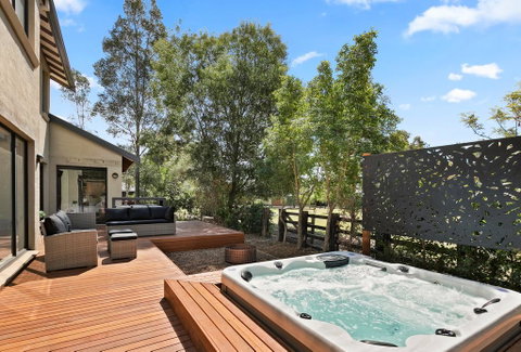 Wine Down - Brisbane Tourism 0