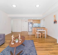 Wolli Creek Airport Serviced 2 Bedroom Apartment - Tourism Brisbane