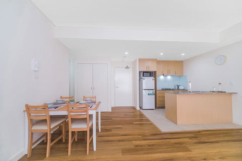 Wolli Creek Airport Serviced 2 Bedroom Apartment - Tourism Brisbane 3