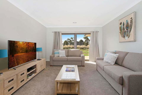 Woodbine Waters - Tourism Brisbane 0