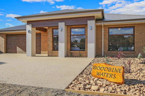 Woodbine Waters - Tourism Brisbane 2