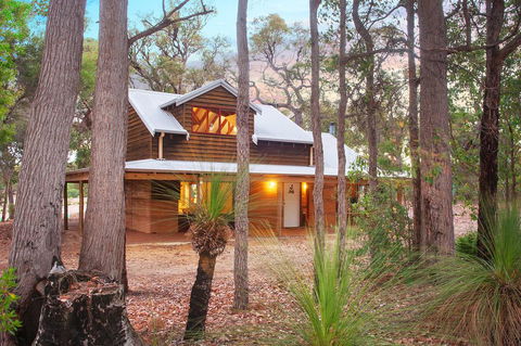Woodstone Kookaburra Cottage - Tourism Brisbane 0
