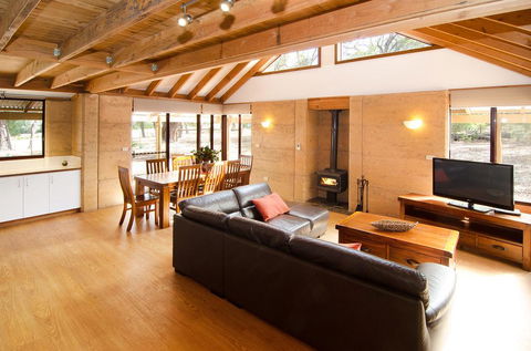 Woodstone Kookaburra Cottage - Tourism Brisbane 3