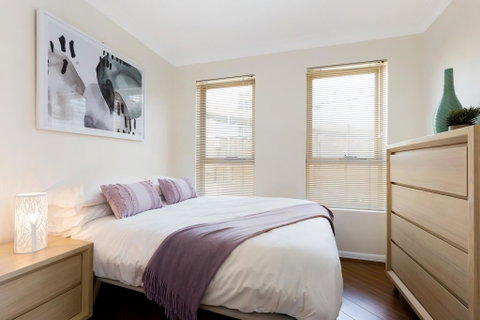 Woolloomooloo Modern Apartment 12BRK - Brisbane Tourism 2
