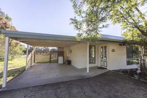 Woongara Cottage - Pet Friendly Country Retreat - Tourism Brisbane 3