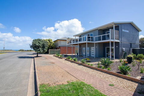 Xanadu - Aldinga Beach - Brisbane Tourism 1