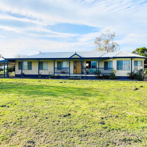 Yarragon 4 Bedroom House In Gippsland - Tourism Brisbane 3