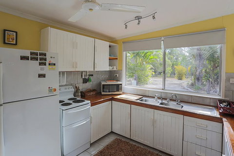 Yellow Cottage - Bush And Beach - Tourism Brisbane 3