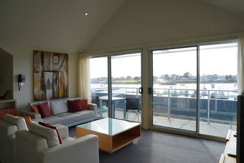 York Cove Holiday Hotel - Tourism Brisbane 1