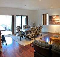Zero Contact Private CBD-Social-Chillout-Oasis with Outdoors For You  Friends - Tourism Brisbane