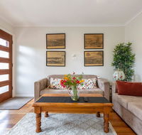 Spacious Bungalow5min walk to station5min to Box HillWiFiParking - Tourism Brisbane