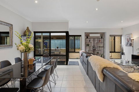 13 Family Home In Morley Sleeps 8 Comfortably - Tourism Brisbane 0