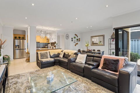 13 Family Home In Morley Sleeps 8 Comfortably - Tourism Brisbane 2