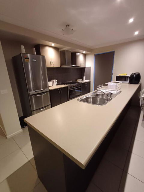 A Beautiful And Spacious Home. - Tourism Brisbane 3