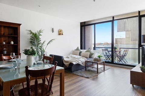 A Chic 2BR Apt Near Melbourne Uni FREE Parking - Brisbane 4u 2