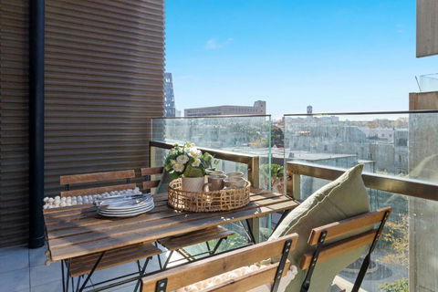 A Chic 2BR Apt Near Melbourne Uni FREE Parking - Brisbane 4u 4
