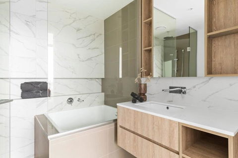 A Chic 2BR Apt With Panoramic Views FREE Parking - Brisbane 4u 4